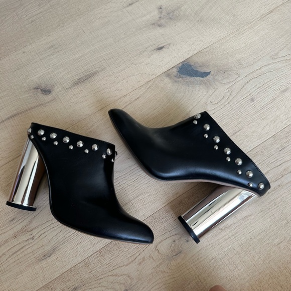 Leather healed booties - Picture 1 of 7